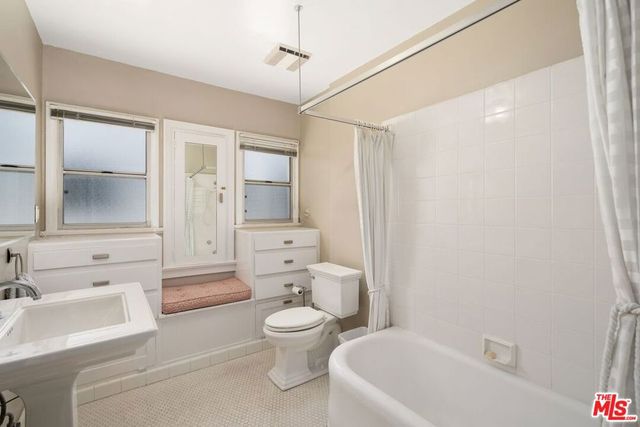 6171 Barrows Drive, Los Angeles, CA 90048