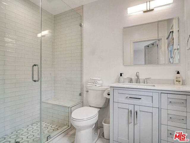 6171 Barrows Drive, Los Angeles, CA 90048
