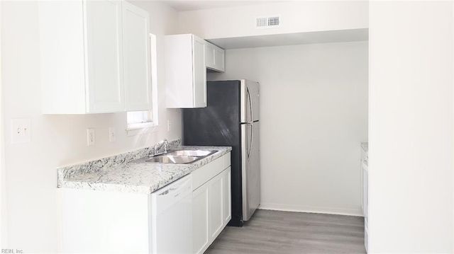 12755 Woodside LN, Newport News, VA 23602