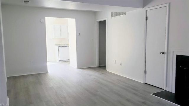 12755 Woodside LN, Newport News, VA 23602