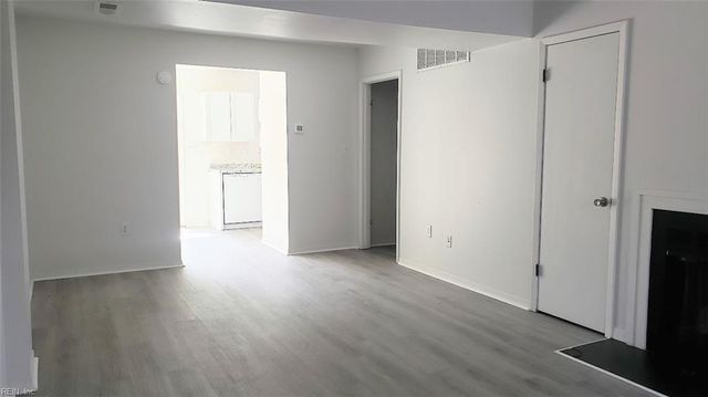 12755 Woodside LN, Newport News, VA 23602