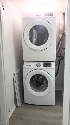 12755 Woodside LN, Newport News, VA 23602