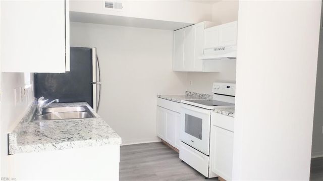 12755 Woodside LN, Newport News, VA 23602