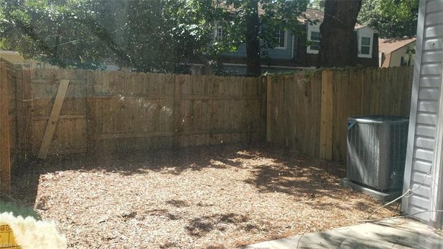 12755 Woodside LN, Newport News, VA 23602