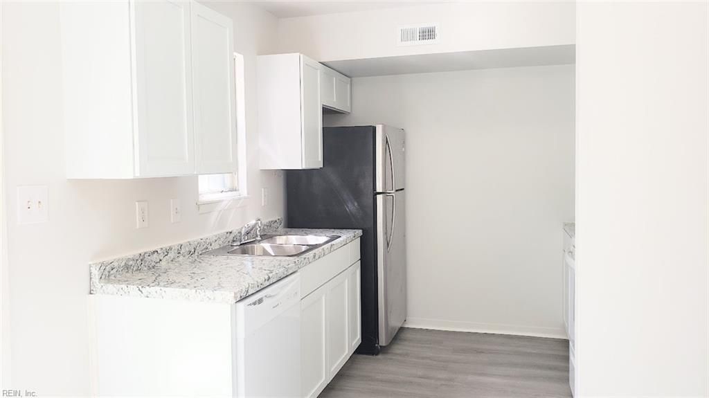 12755 Woodside LN, Newport News, VA 23602