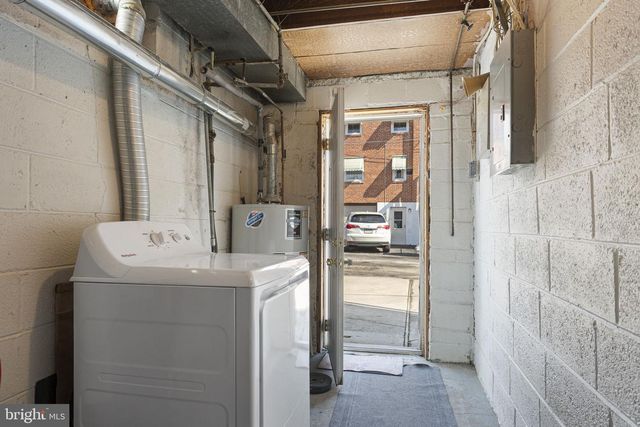 200 WILLOWBROOK AVE, Folsom, PA 19033