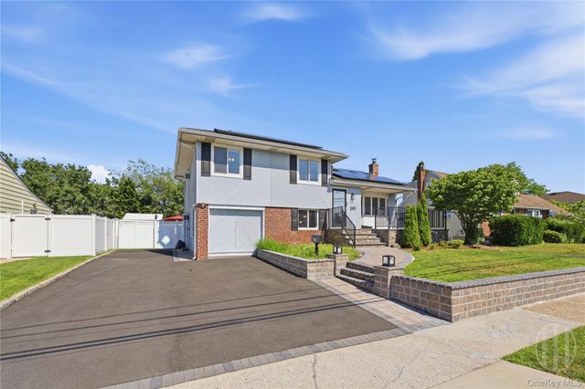 140 Intervale Avenue, Farmingdale, NY 11735