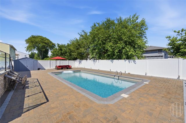 140 Intervale Avenue, Farmingdale, NY 11735