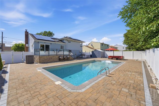 140 Intervale Avenue, Farmingdale, NY 11735