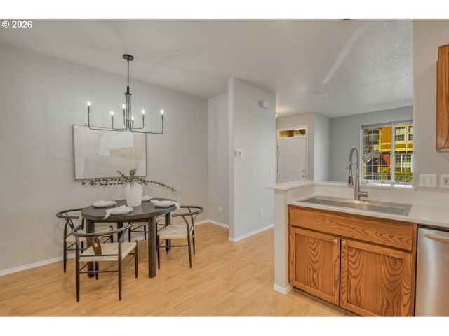 17068 Sw PLEASANTON Ln, Beaverton, OR 97003