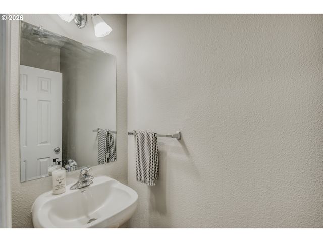 17068 Sw PLEASANTON Ln, Beaverton, OR 97003