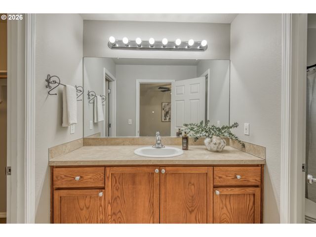 17068 Sw PLEASANTON Ln, Beaverton, OR 97003