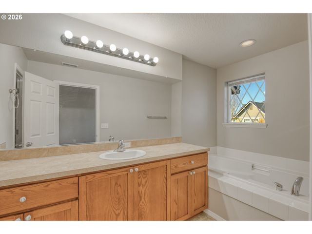 17068 Sw PLEASANTON Ln, Beaverton, OR 97003