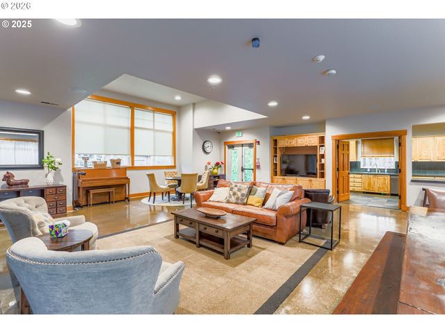 17068 Sw PLEASANTON Ln, Beaverton, OR 97003