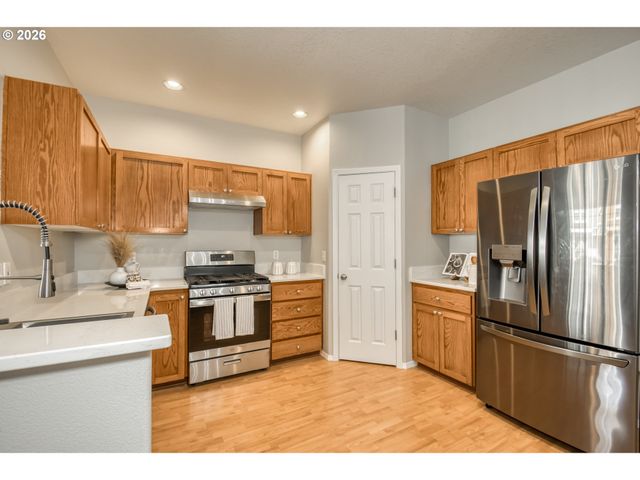 17068 Sw PLEASANTON Ln, Beaverton, OR 97003