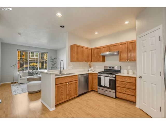 17068 Sw PLEASANTON Ln, Beaverton, OR 97003