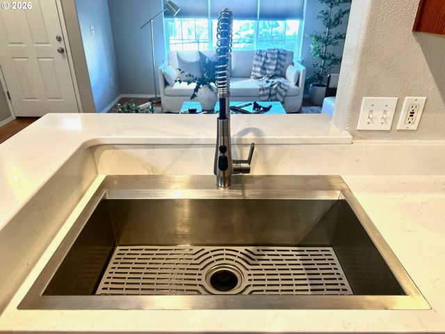 17068 Sw PLEASANTON Ln, Beaverton, OR 97003