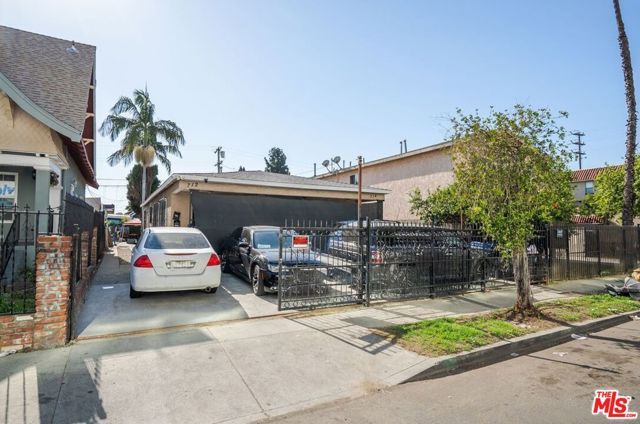 712 W 40th Place, Los Angeles, CA 90037