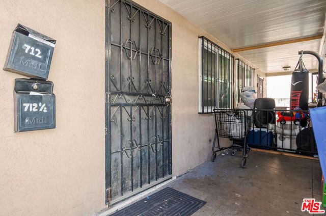 712 W 40th Place, Los Angeles, CA 90037