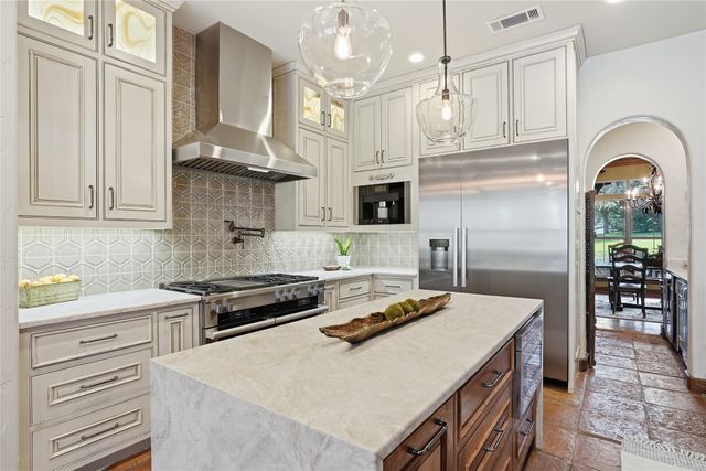 129 Trinity Bluffs, Aledo, TX 76008