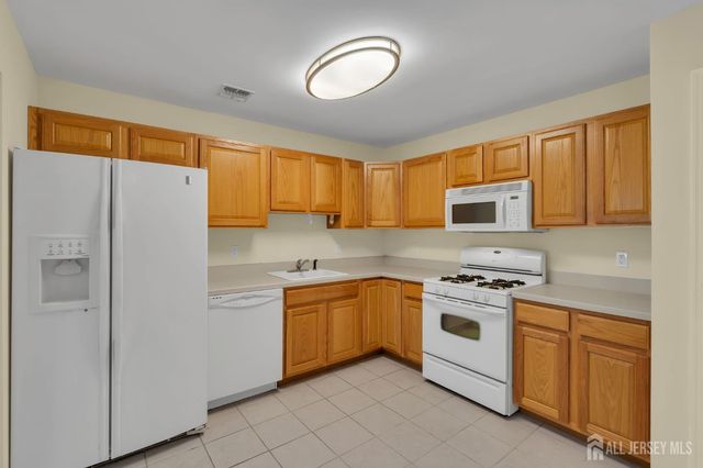 224 Pinelli Drive, Piscataway, NJ 08854