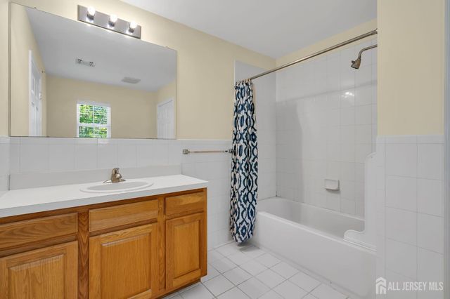 224 Pinelli Drive, Piscataway, NJ 08854