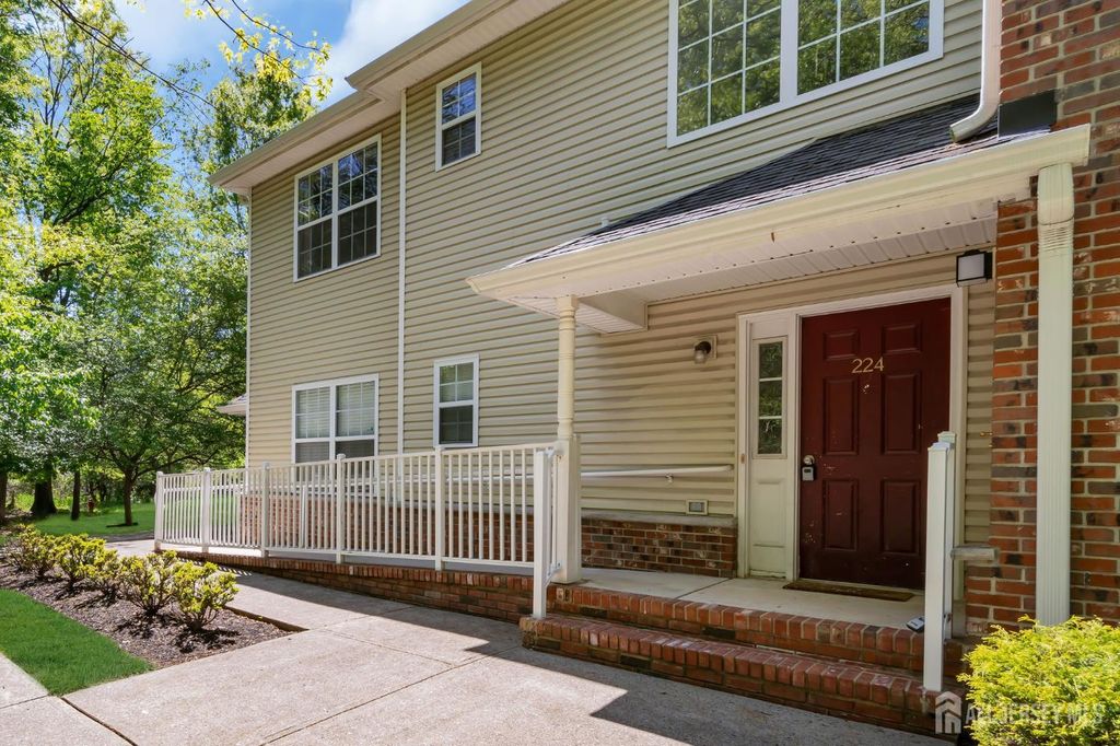 224 Pinelli Drive, Piscataway, NJ 08854