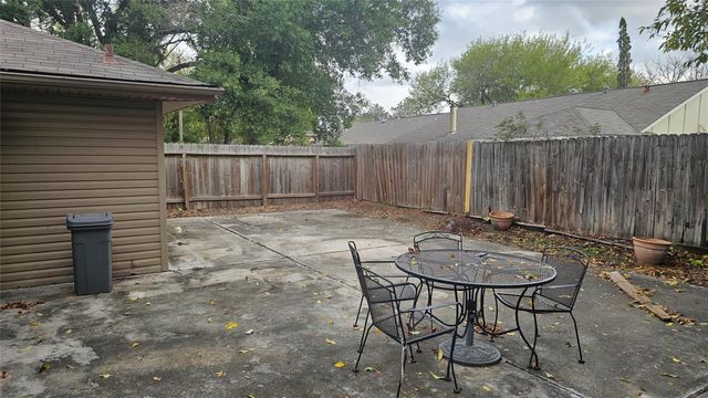 2610 Strait Lane, Houston, TX 77084