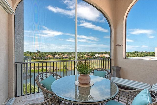 1590 Clermont DR K-403, Naples, FL 34109