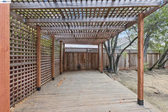 1804 Sereno Dr, Vallejo, CA 94589