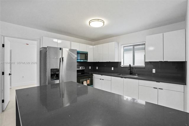 5823 NW 30th ave 5823, Miami, FL 33142