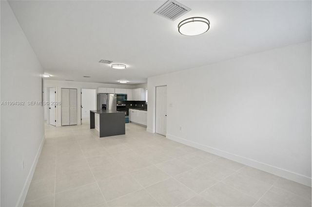 5823 NW 30th ave 5823, Miami, FL 33142