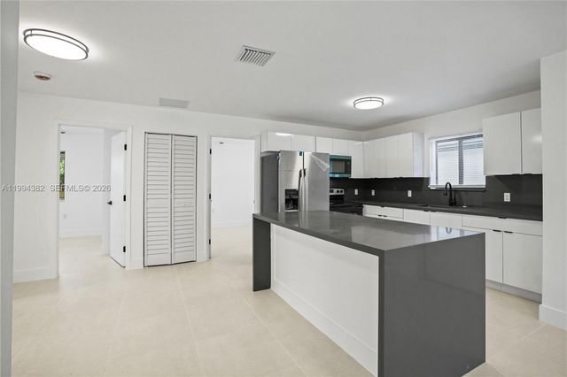 5823 NW 30th ave 5823, Miami, FL 33142