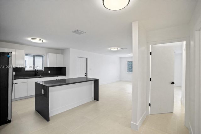 5823 NW 30th ave 5823, Miami, FL 33142