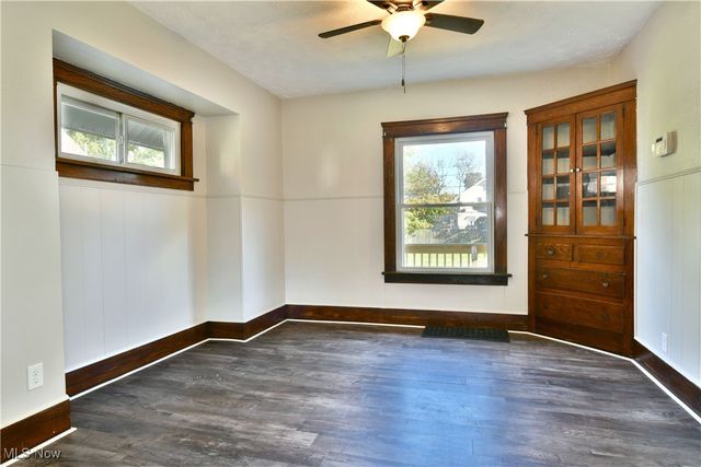 781 Oak Knoll Avenue SE, Warren, OH 44484