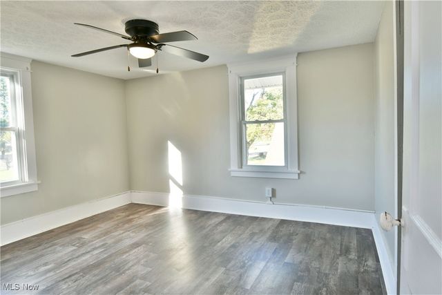 781 Oak Knoll Avenue SE, Warren, OH 44484