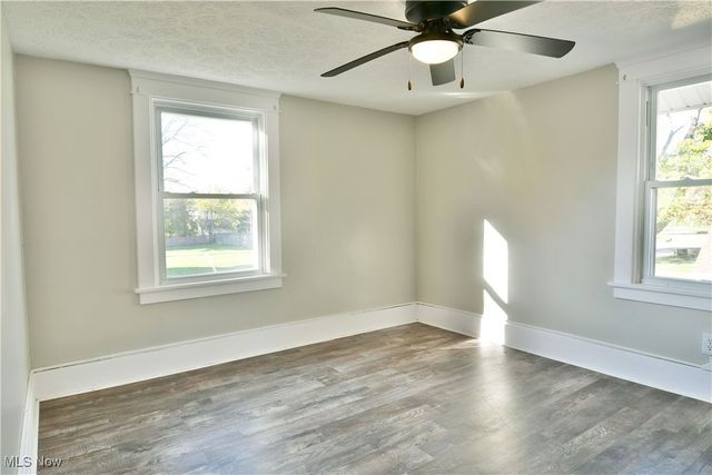 781 Oak Knoll Avenue SE, Warren, OH 44484