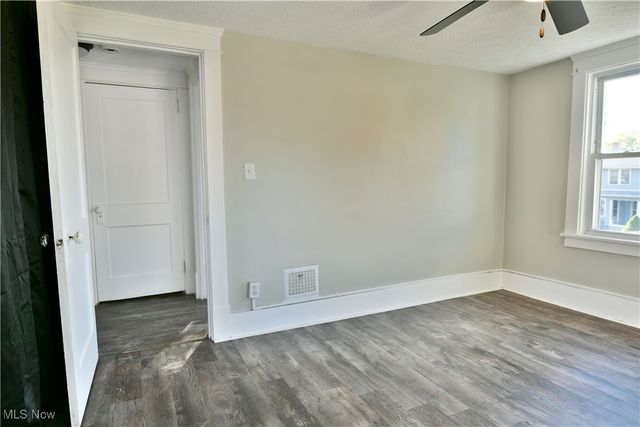 781 Oak Knoll Avenue SE, Warren, OH 44484