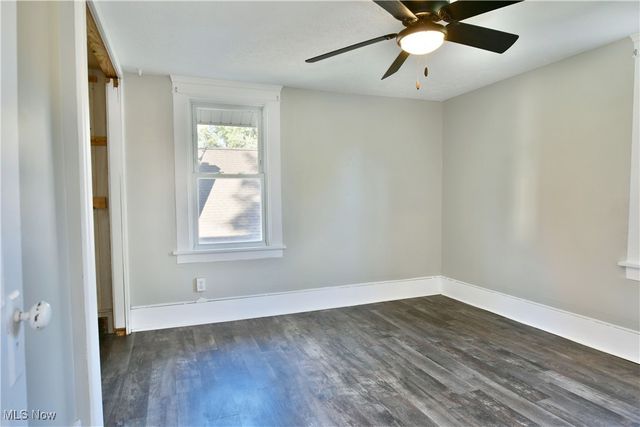 781 Oak Knoll Avenue SE, Warren, OH 44484