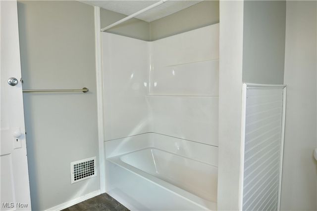 781 Oak Knoll Avenue SE, Warren, OH 44484