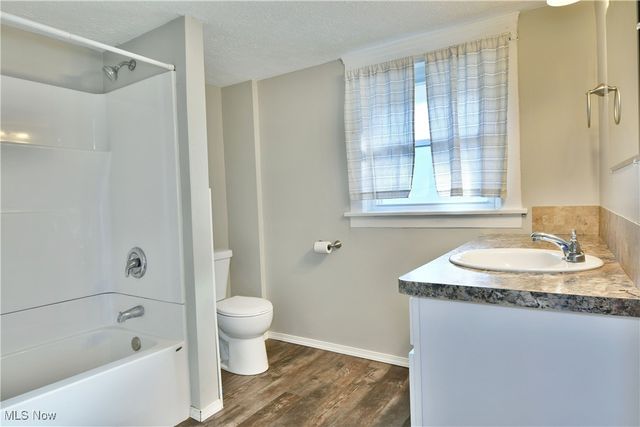 781 Oak Knoll Avenue SE, Warren, OH 44484