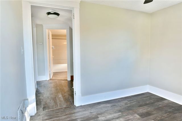 781 Oak Knoll Avenue SE, Warren, OH 44484