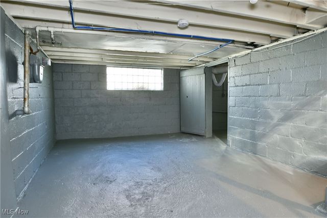 781 Oak Knoll Avenue SE, Warren, OH 44484