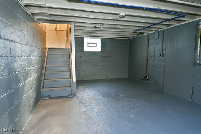 781 Oak Knoll Avenue SE, Warren, OH 44484