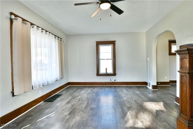 781 Oak Knoll Avenue SE, Warren, OH 44484