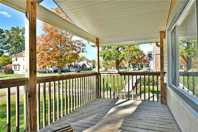 781 Oak Knoll Avenue SE, Warren, OH 44484