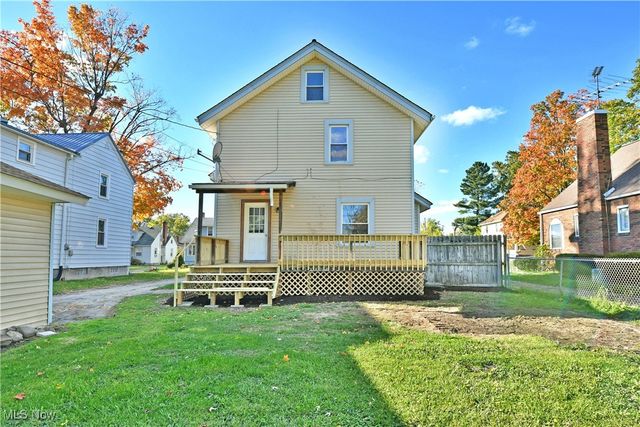 781 Oak Knoll Avenue SE, Warren, OH 44484