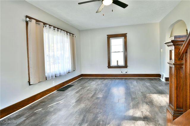 781 Oak Knoll Avenue SE, Warren, OH 44484