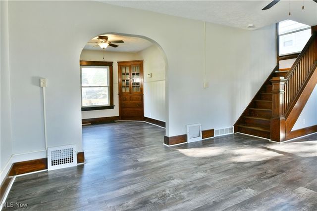 781 Oak Knoll Avenue SE, Warren, OH 44484