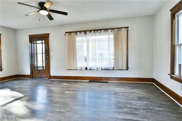 781 Oak Knoll Avenue SE, Warren, OH 44484